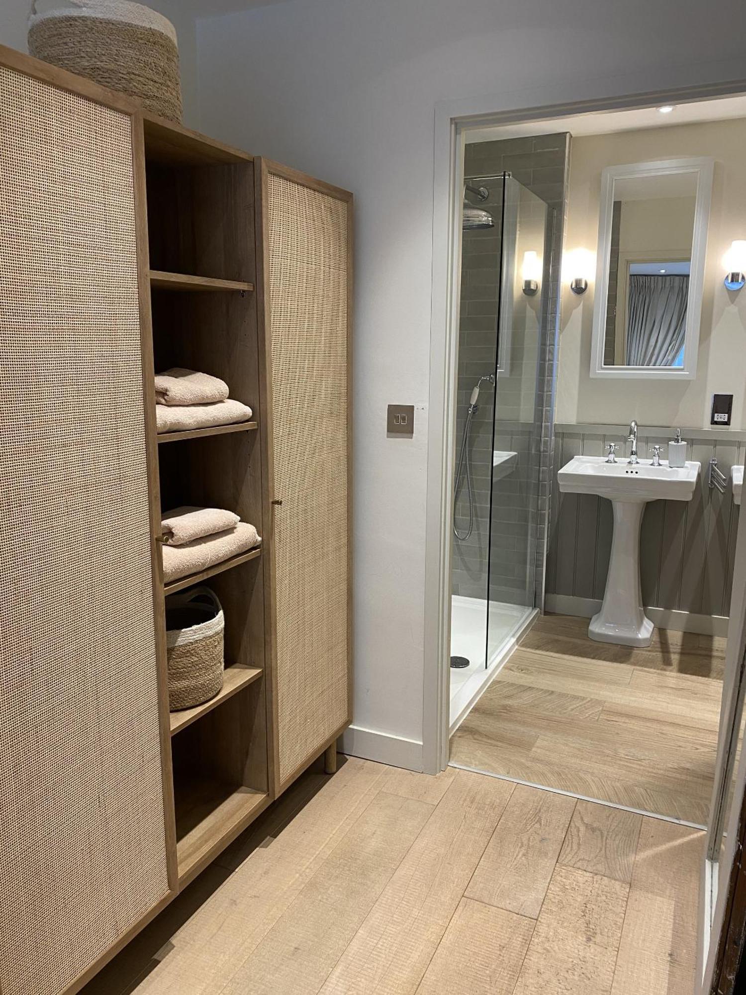 Walcot Yard With Parking, Bath Keys Apartment Bagian luar foto