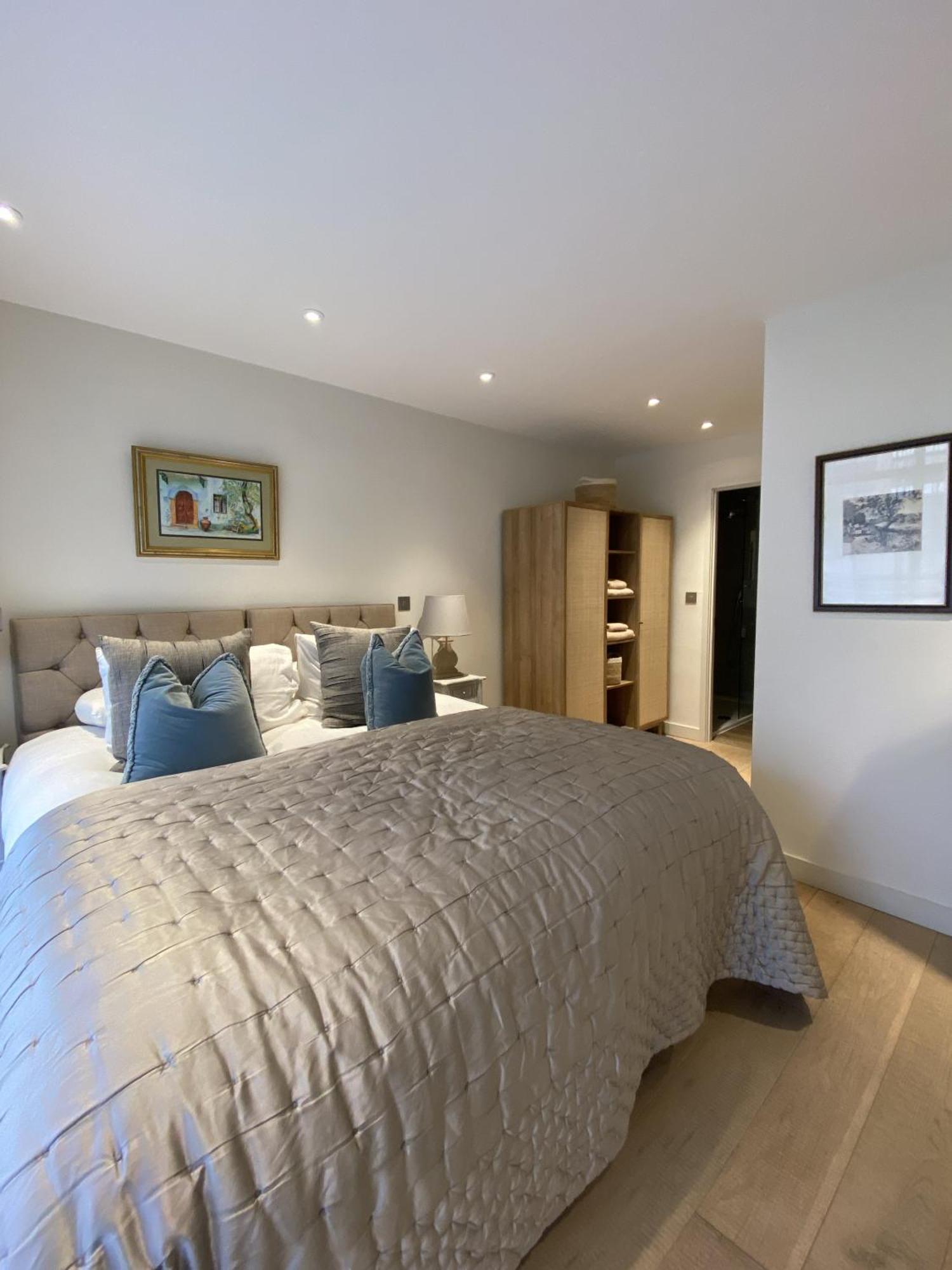 Walcot Yard With Parking, Bath Keys Apartment Bagian luar foto
