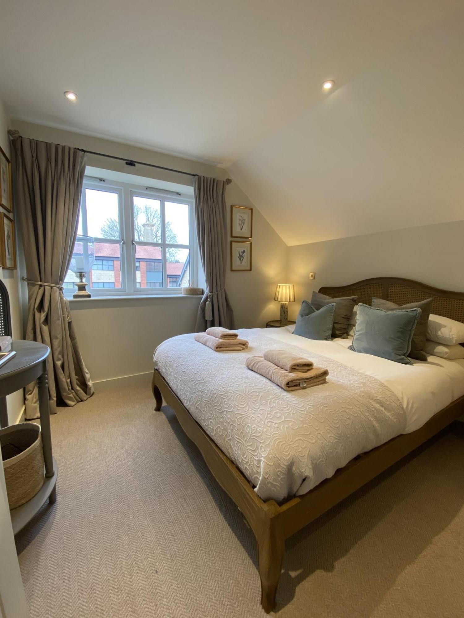 Walcot Yard With Parking, Bath Keys Apartment Bagian luar foto