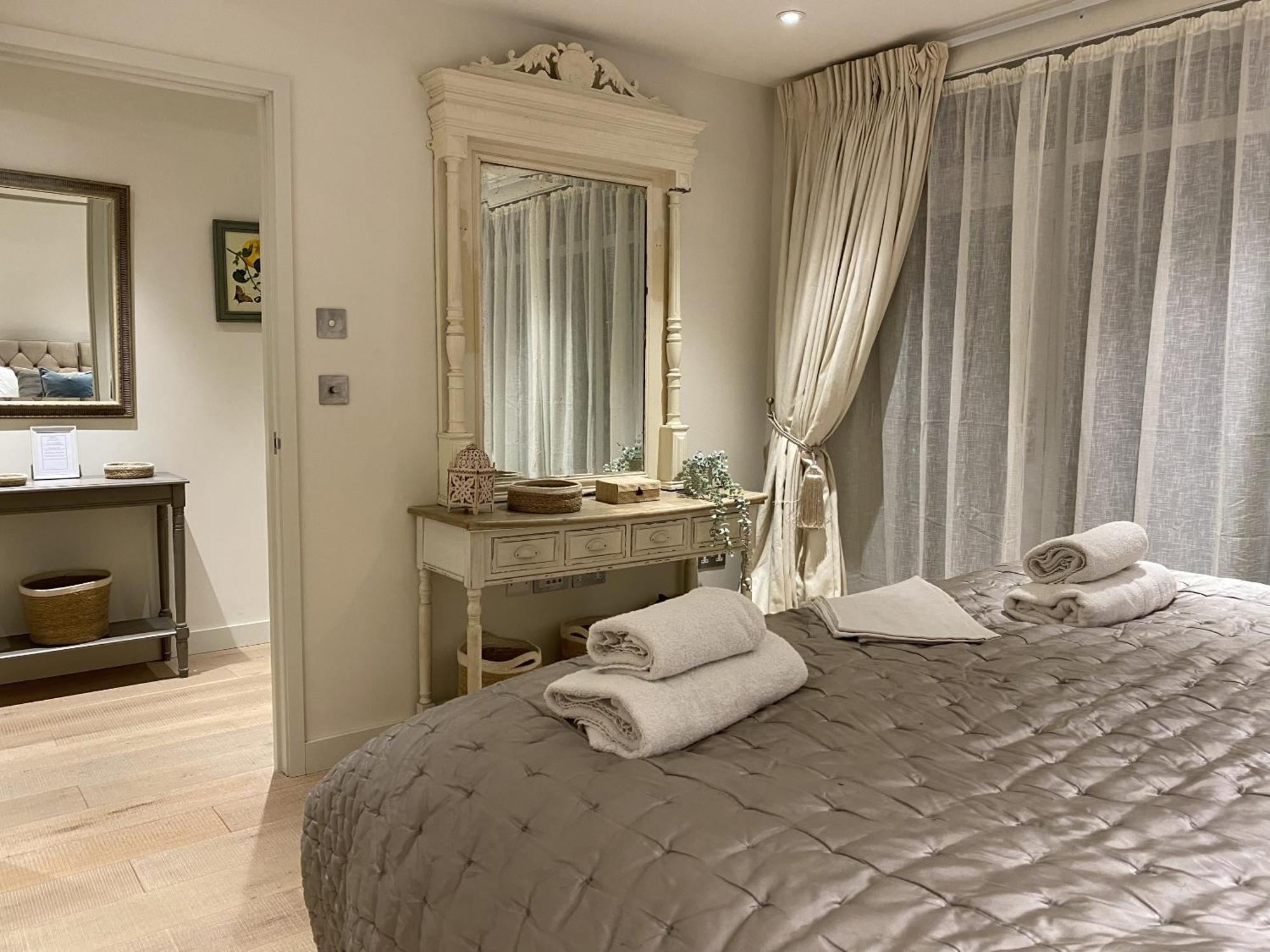 Walcot Yard With Parking, Bath Keys Apartment Bagian luar foto